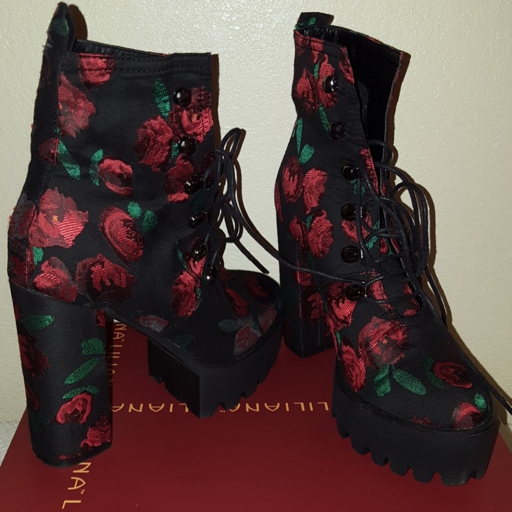 Lola Shoetique Platform Boots